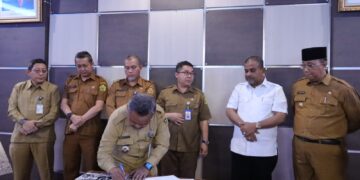 Bupati Deiyai Serahkan DPA ke OPD, Ajak Kerja Sesuai Aturan dan Akuntabel